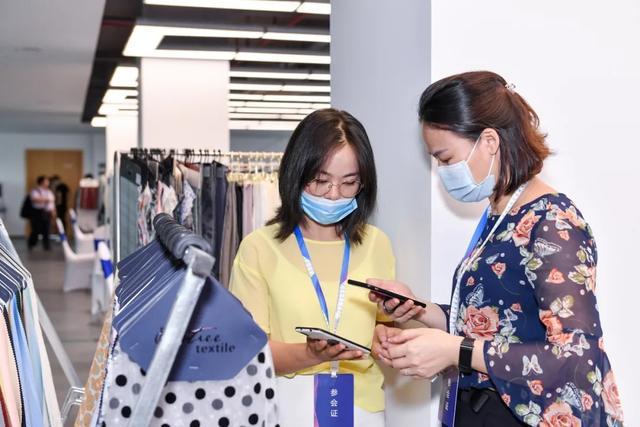 中国流行面料产品与深圳服装品牌精准对接会在大浪举行