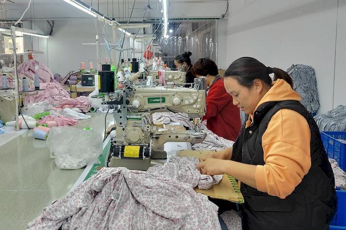 亳州谯城区返乡建起服装厂群众就业有保障